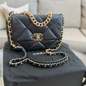 Chanel Medium Flap bag - Black